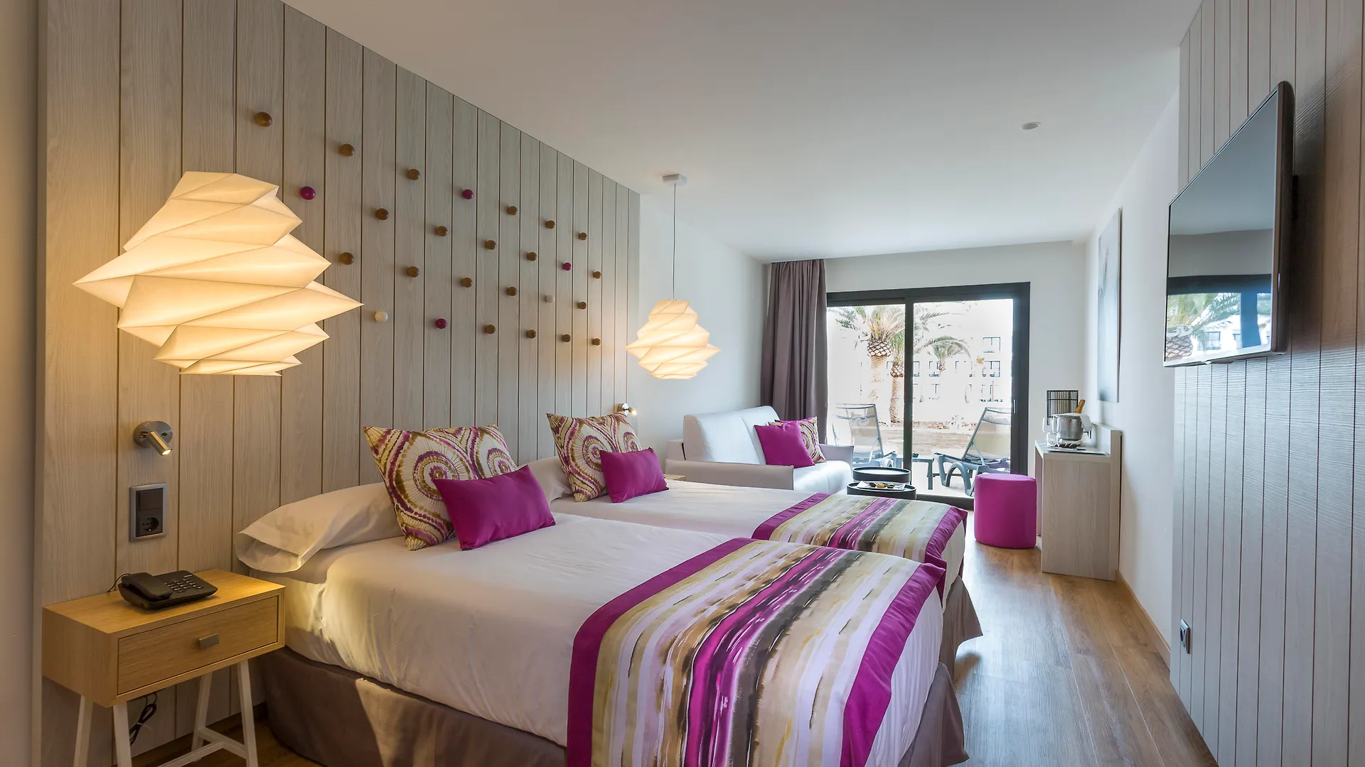 Grand Palladium White Island Resort & Spa Playa d'en Bossa 5*,