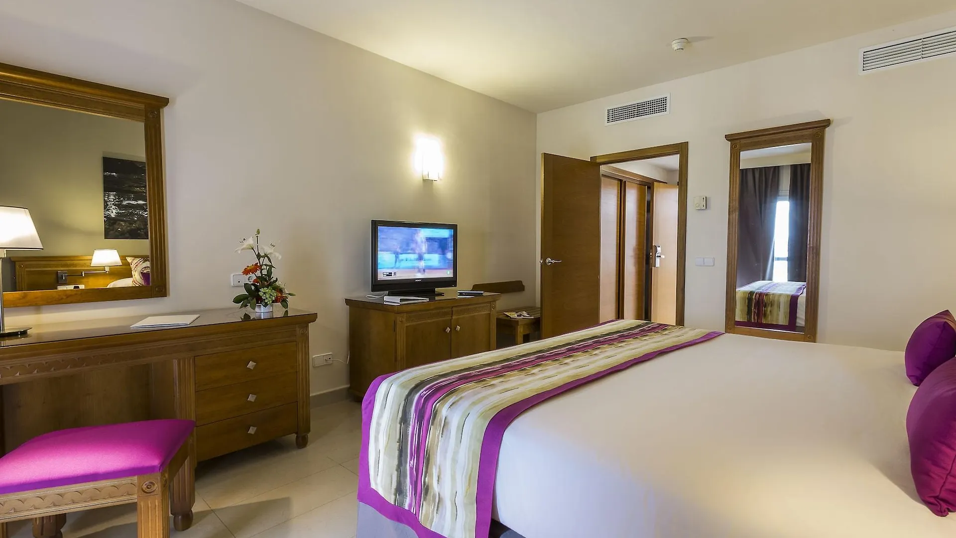 Grand Palladium White Island Resort & Spa Playa d'en Bossa Ξενοδοχείο