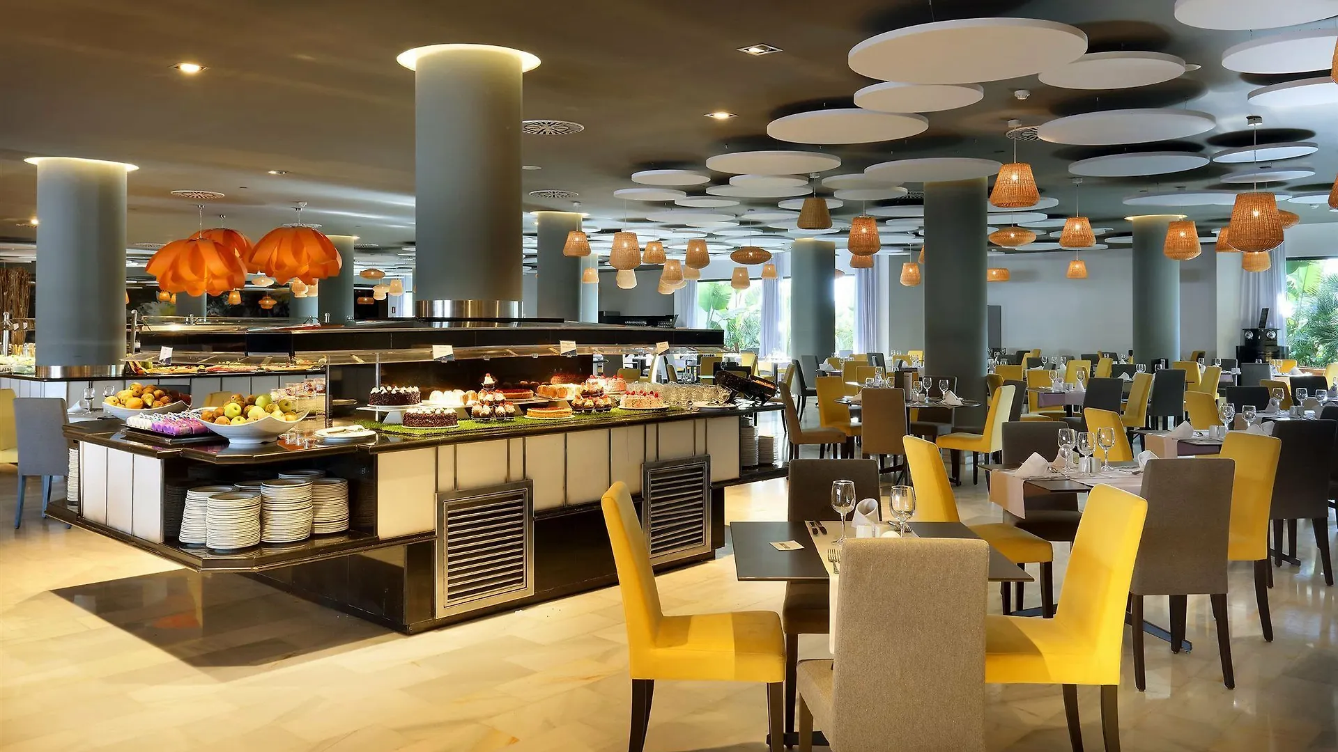 Grand Palladium White Island Resort & Spa Playa d'en Bossa 5*,