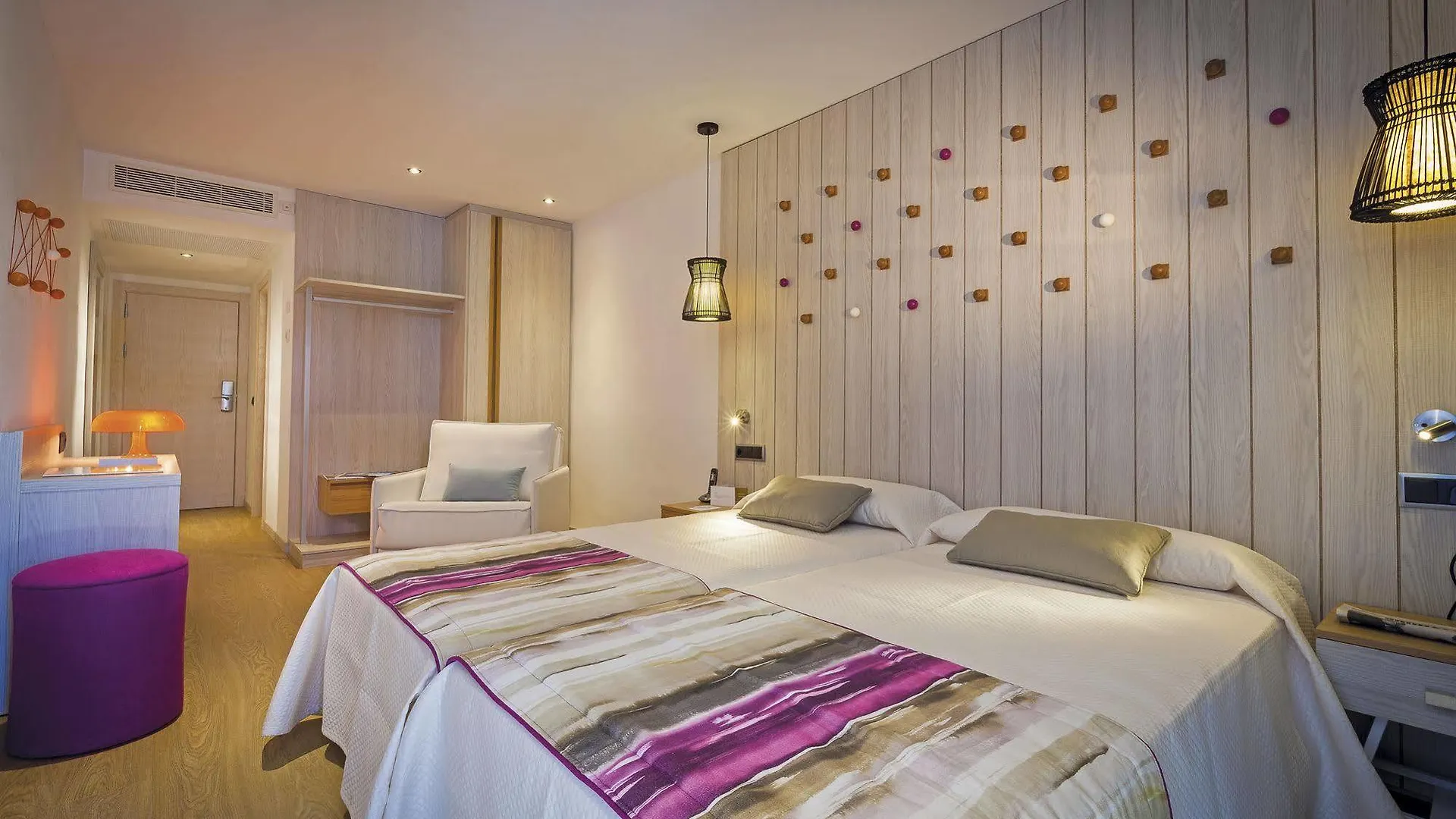 Grand Palladium White Island Resort & Spa Playa d'en Bossa Hotel