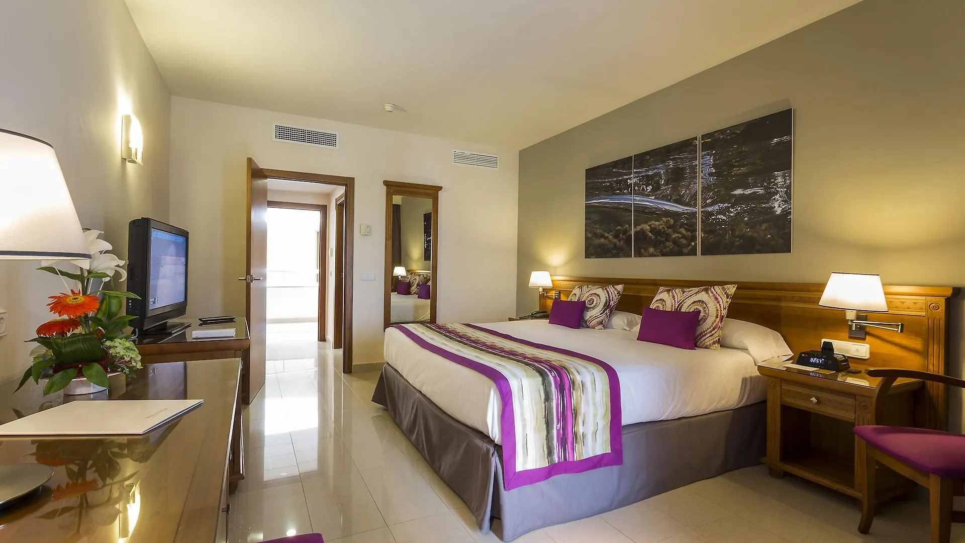 Grand Palladium White Island Resort & Spa Playa d'en Bossa Hotel